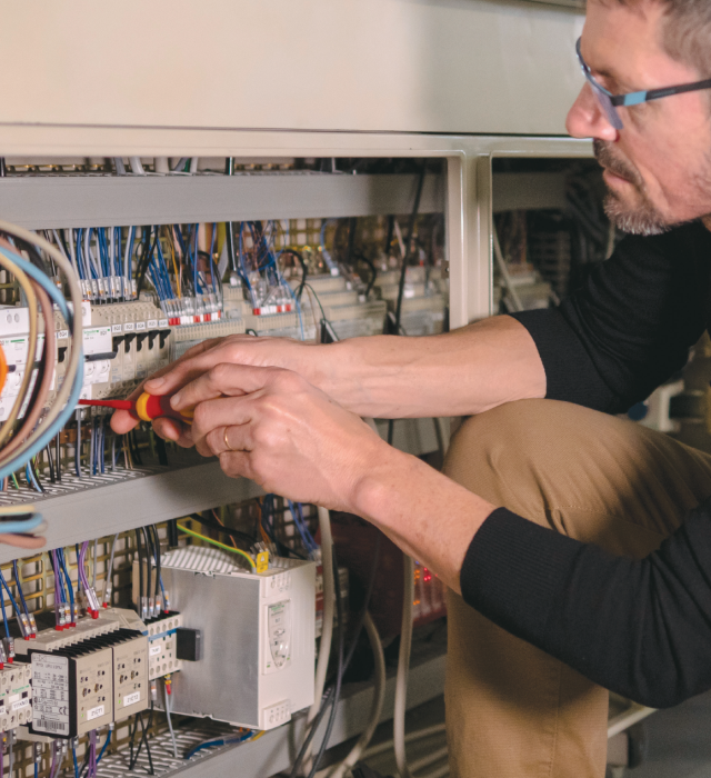 Schneider Electric Relay in Use